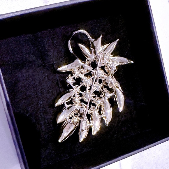 Stunning elegant Brooch - Picture 5 of 5